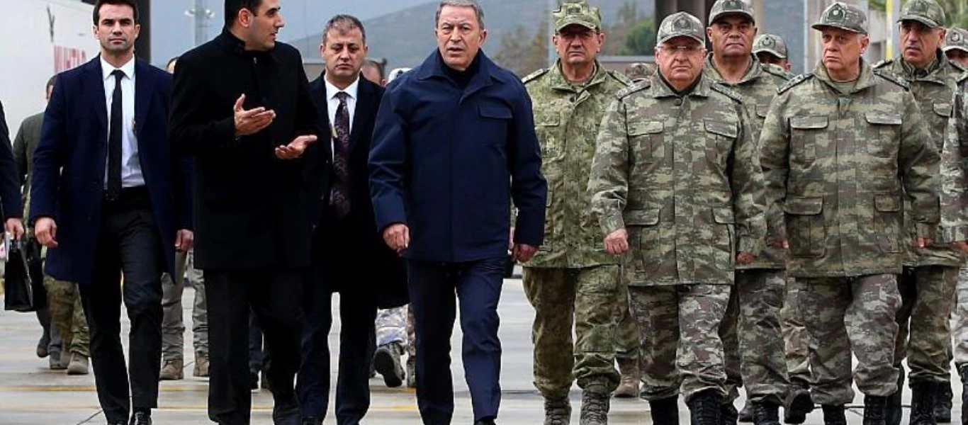 Τούρκος υπουργός Άμυνας: «Οι θέσεις των τουρκικών δυνάμεων ήταν γνωστές στους Ρώσους και όμως αυτοί μας βομβάρδισαν»